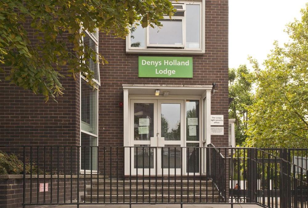 Apartment Ifor Evans Hall, Camden London