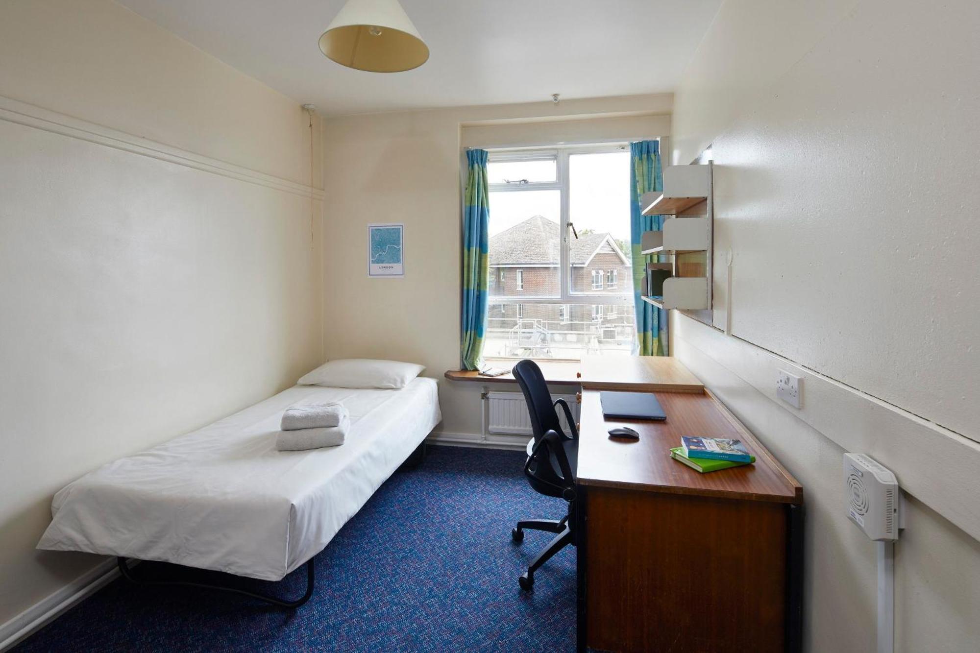 Apartment Ifor Evans Hall, Camden *